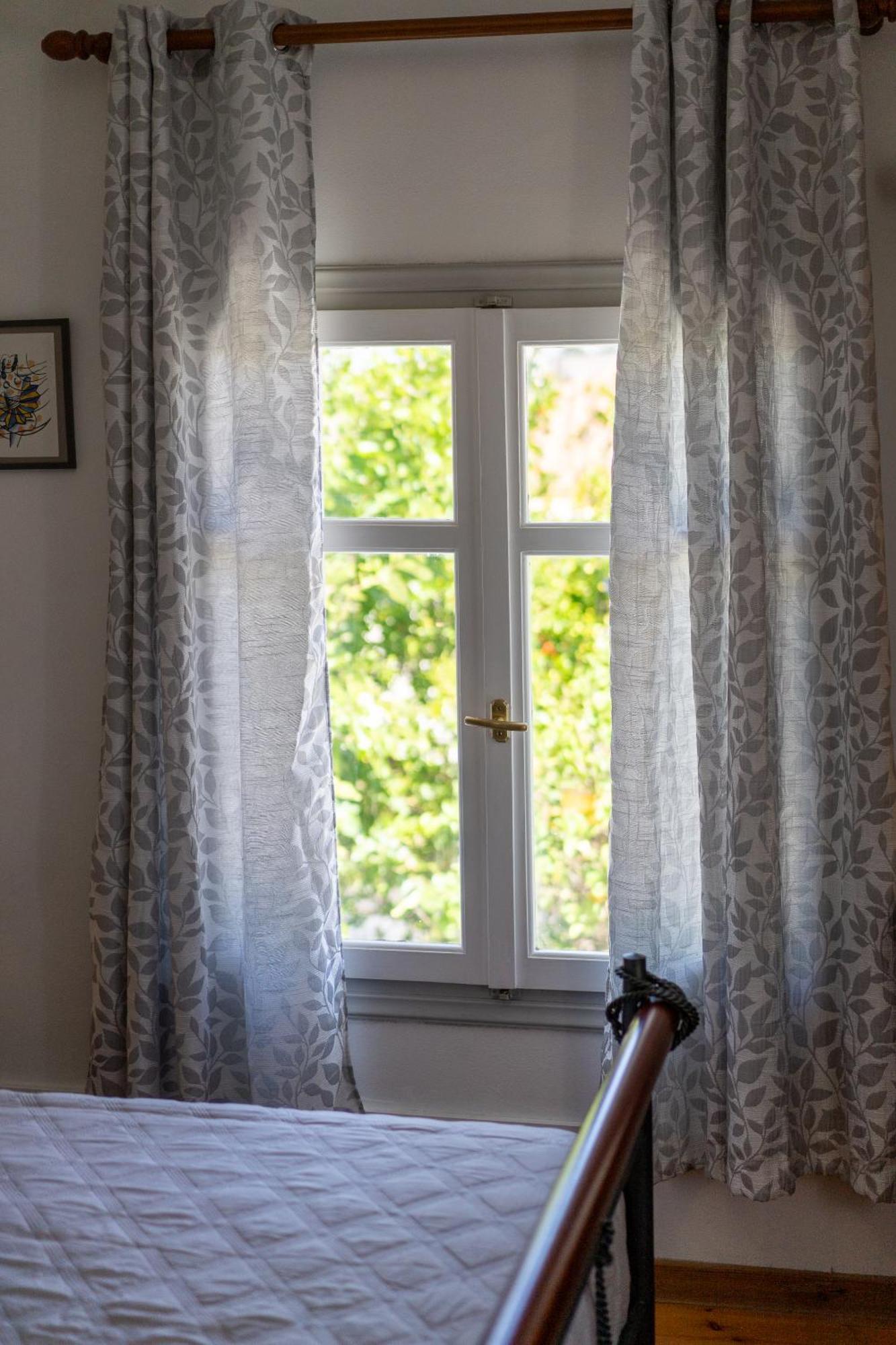 Spacious Home With Yard, Mytilene Lesvos Exterior photo
