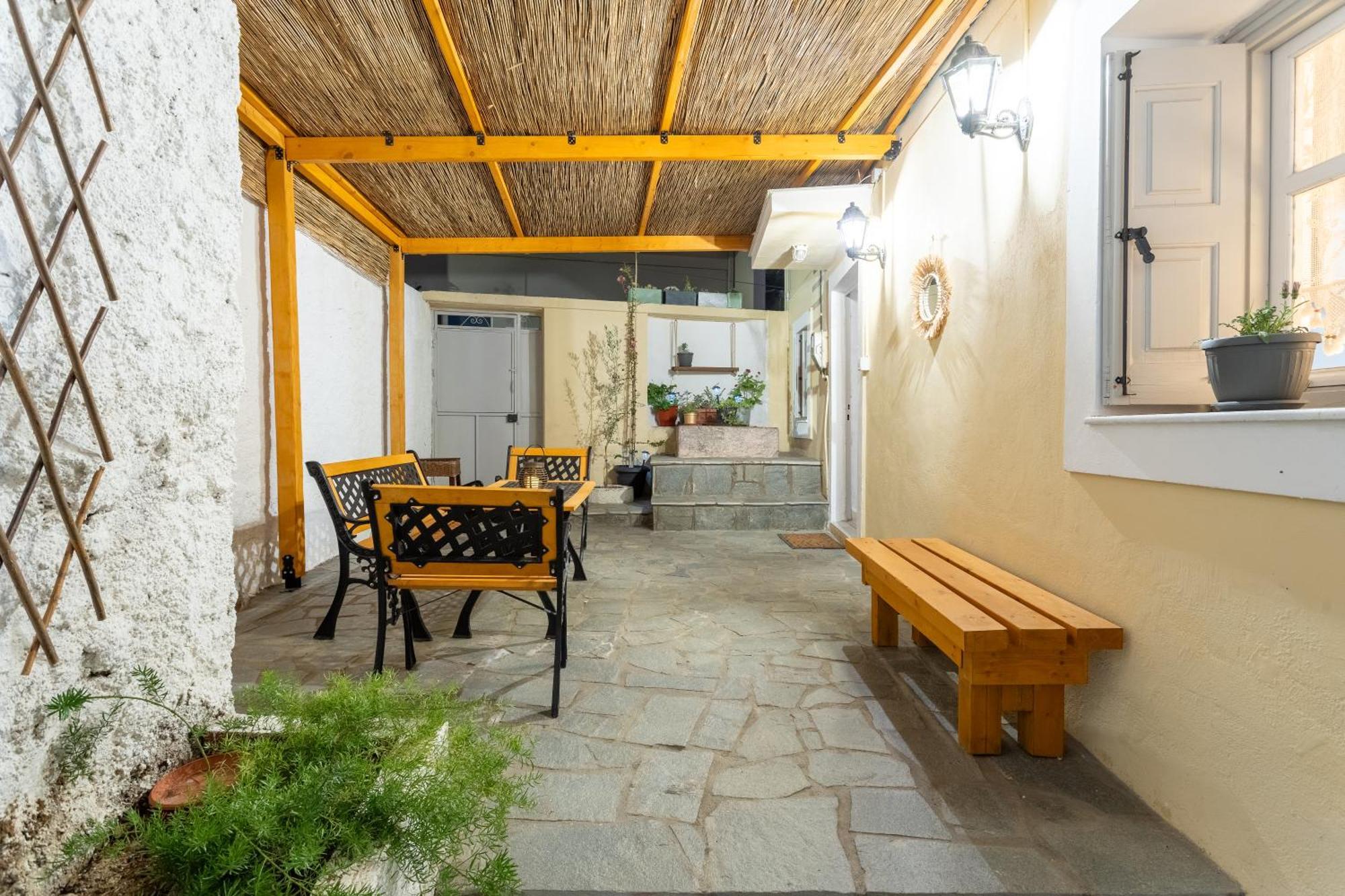 Spacious Home With Yard, Mytilene Lesvos Exterior photo