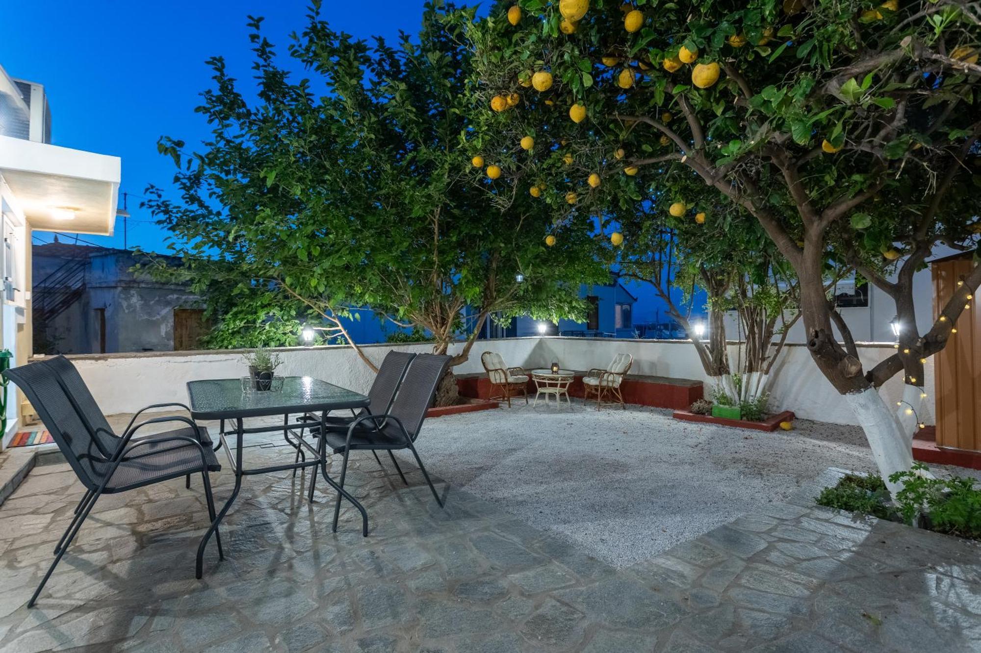 Spacious Home With Yard, Mytilene Lesvos Exterior photo