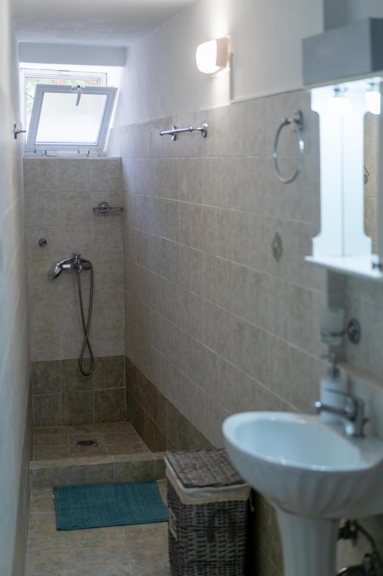 Spacious Home With Yard, Mytilene Lesvos Exterior photo