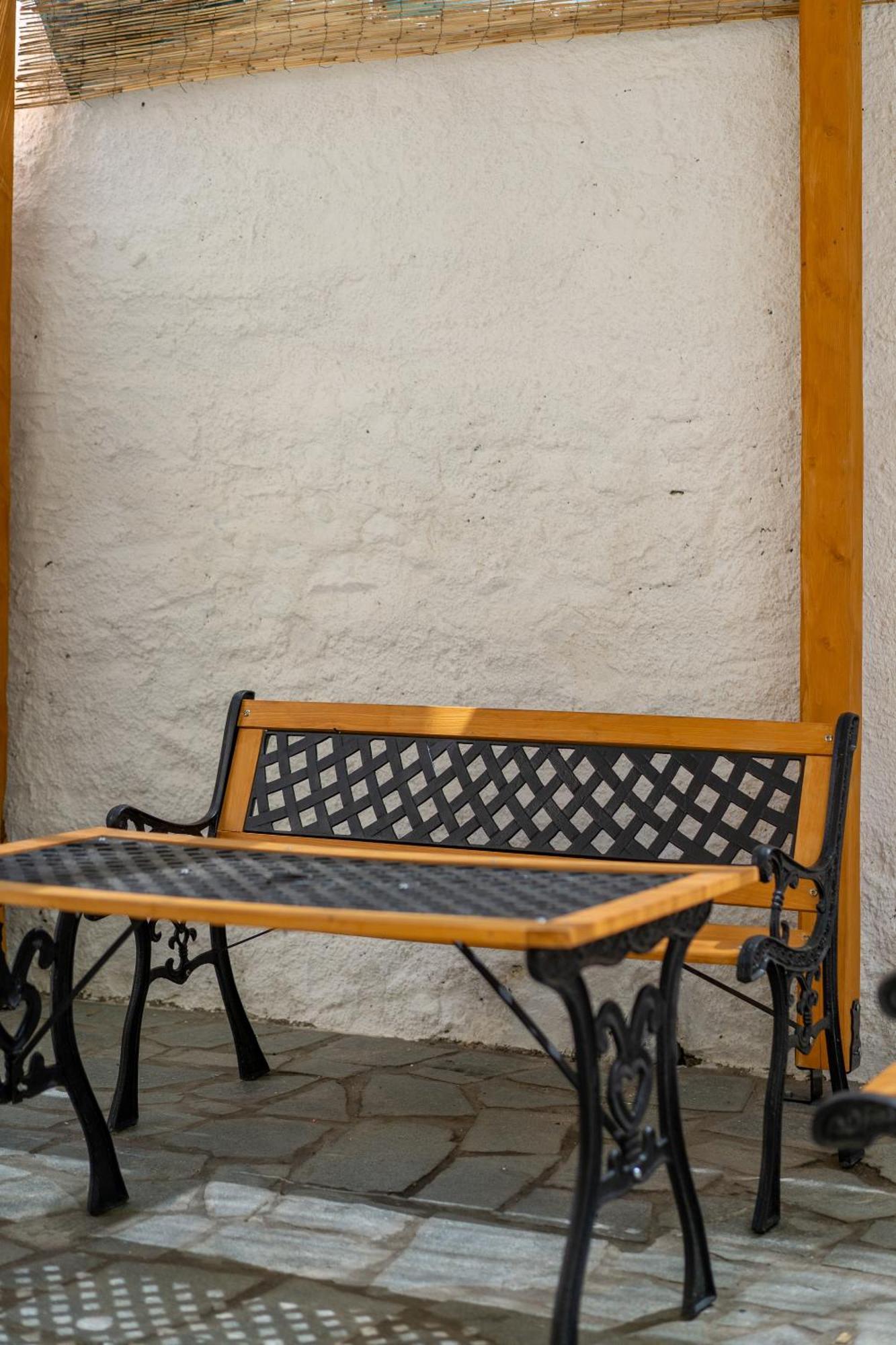 Spacious Home With Yard, Mytilene Lesvos Exterior photo