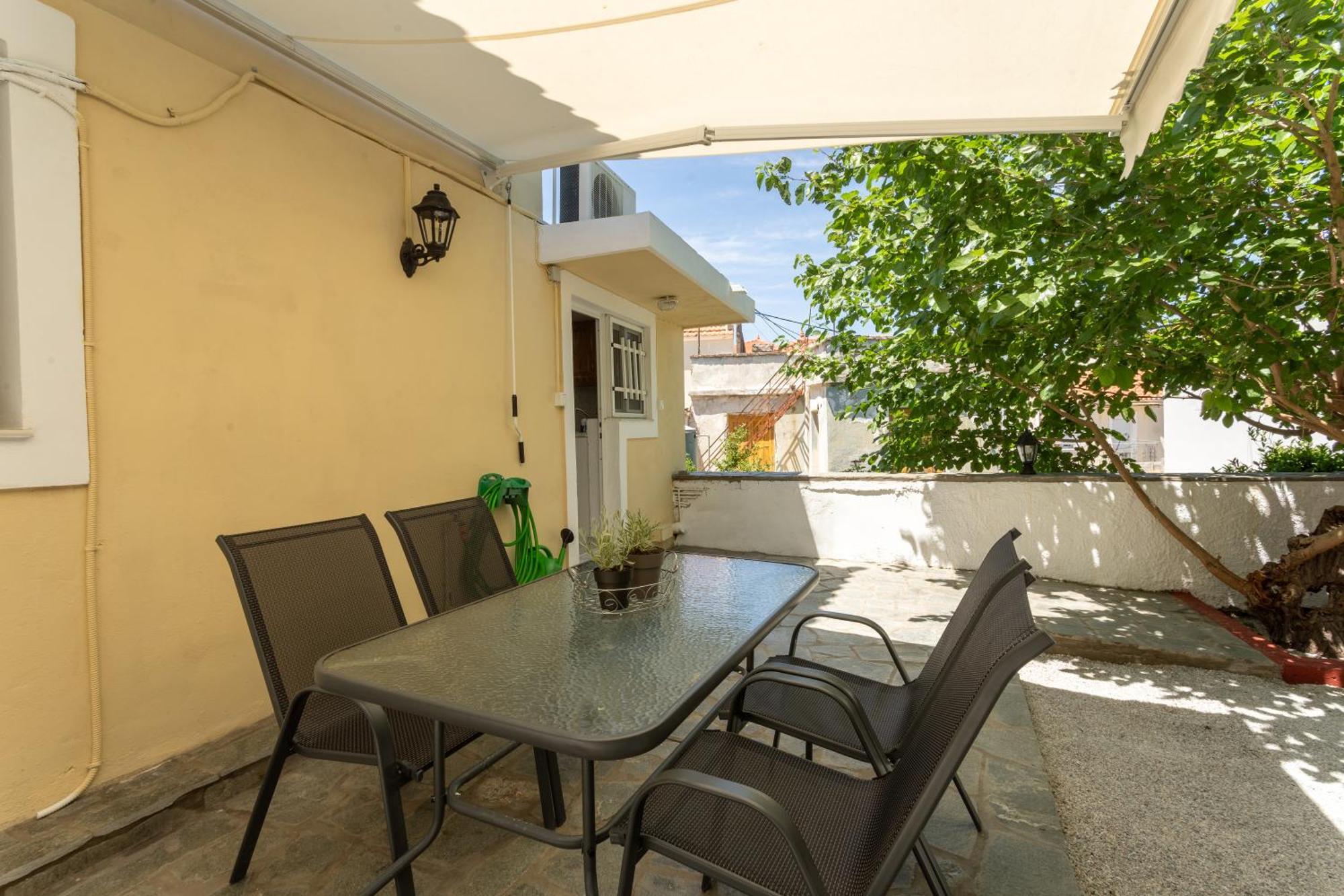Spacious Home With Yard, Mytilene Lesvos Exterior photo