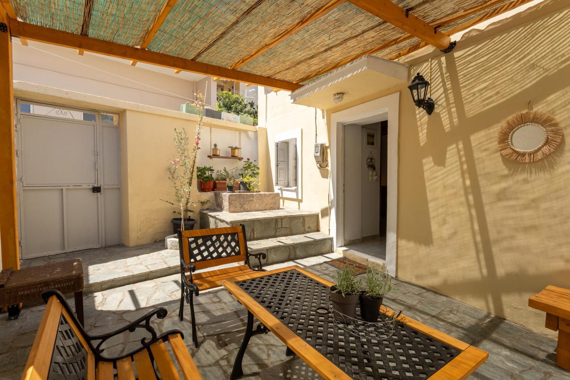 Spacious Home With Yard, Mytilene Lesvos Exterior photo