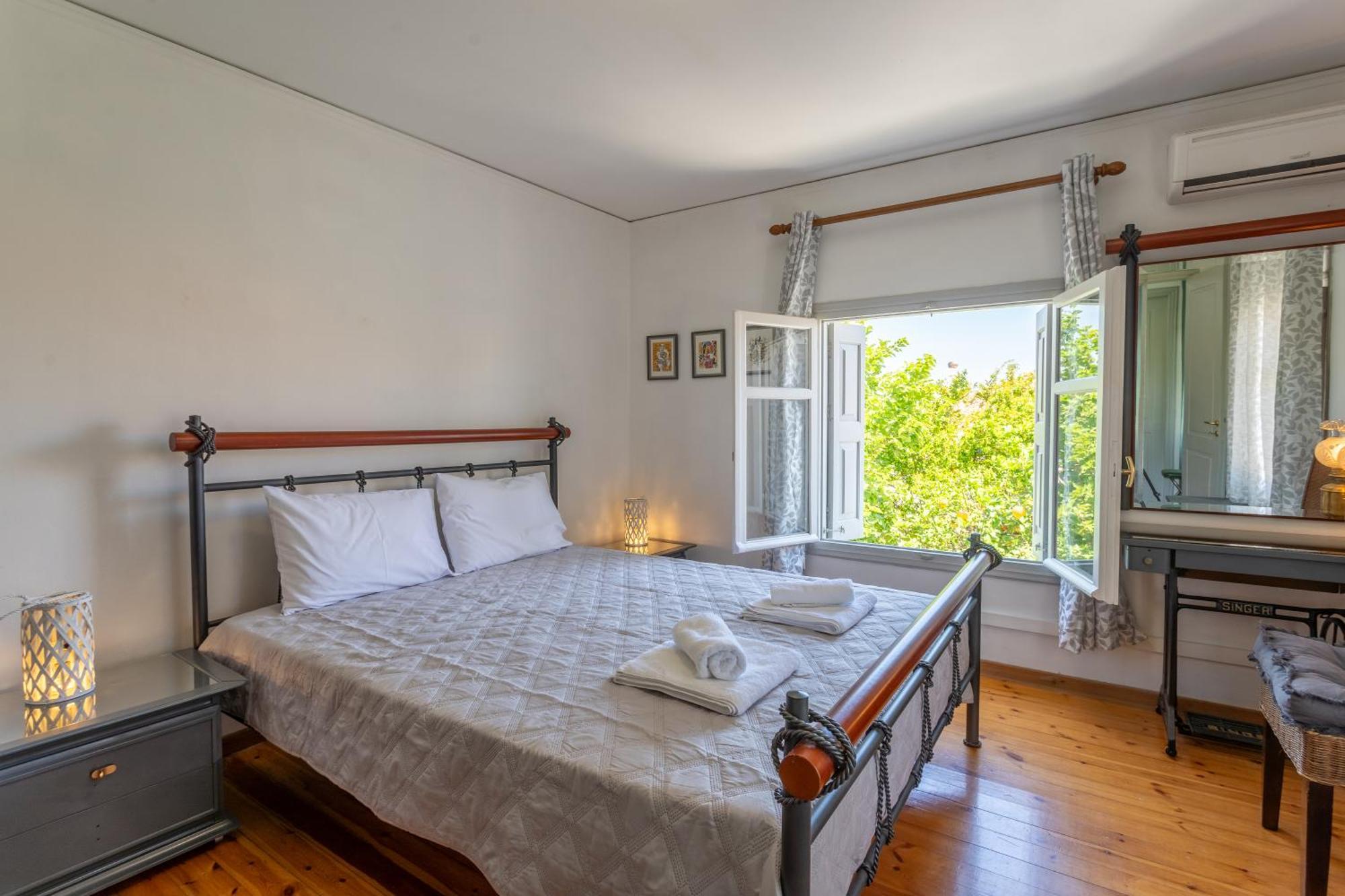 Spacious Home With Yard, Mytilene Lesvos Exterior photo